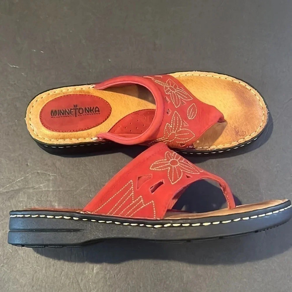 Minnetonka Red Leather Floral Slip On Sandals Size 9 - Picture 4 of 8